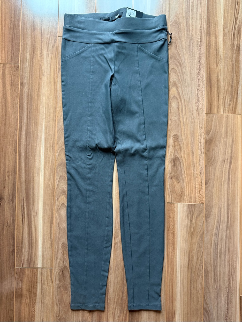 NWT Simply Vera Vera Wang Ultra Stretch Pants - size S